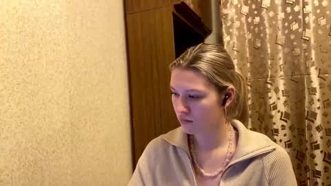 skyedavis online show from December 2025 07:10:01 PM