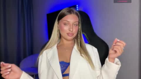 Snapshot of skyffi chatting on September 2025 06:10:01 PM GARRY AND SOPHIA online show from September 2025 06:10:01 PM