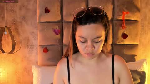 Snapshot of skyjunne chatting on February 2026 05:42:01 PM Sky June online show from February 2026 05:42:01 PM