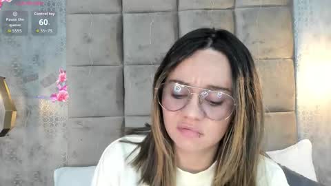 Snapshot of skyjunne chatting on February 2026 05:33:01 PM Sky June online show from February 2026 05:33:01 PM