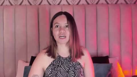 Snapshot of skyjunne chatting on February 2026 05:00:01 PM Sky June online show from February 2026 05:00:01 PM