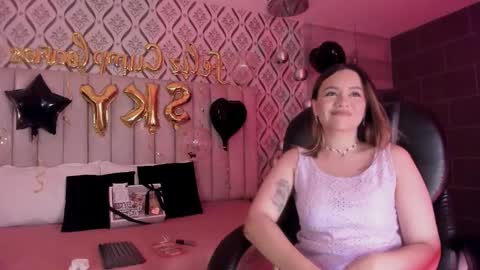 Snapshot of skyjunne chatting on February 2026 06:42:01 PM Sky June online show from February 2026 06:42:01 PM