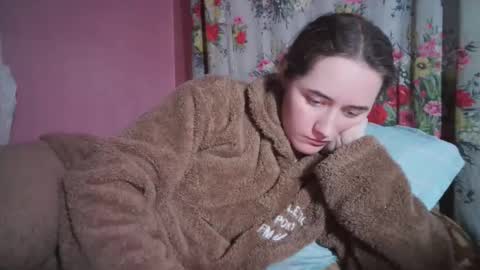 skyressie333 online show from December 2024 02:11:01 PM