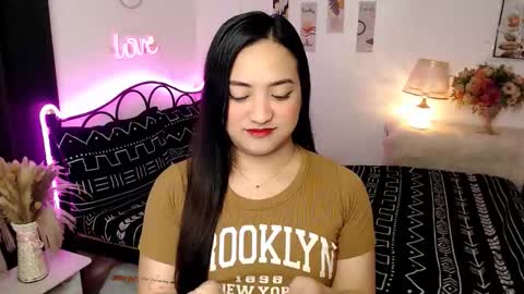 Queen Cyrine online show from December 2025 05:58:02 AM