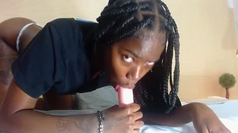 Snapshot of slim_chocobar18 chatting on December 2024 10:42:01 PM slim_chocobar18 online show from December 2024 10:42:01 PM