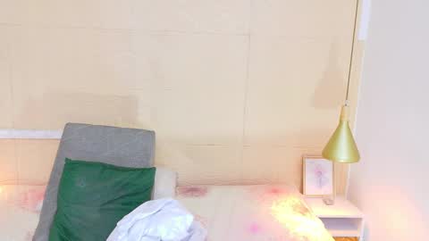 Snapshot of slim_chocobar18 chatting on February 2025 12:40:01 PM slim_chocobar18 online show from February 2025 12:40:01 PM