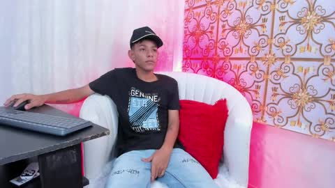 SlimLatino  online show from April 2026 12:13:01 PM