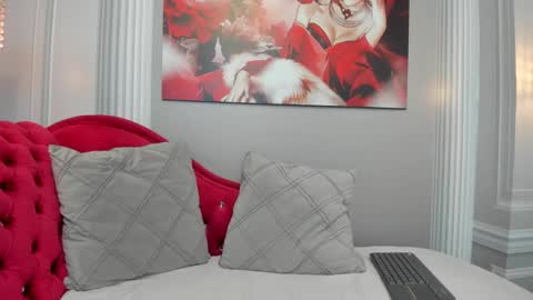 Paola  online show from February 2025 12:17:01 PM