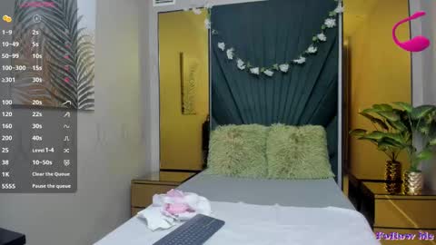 Paola  online show from February 2025 11:17:02 AM