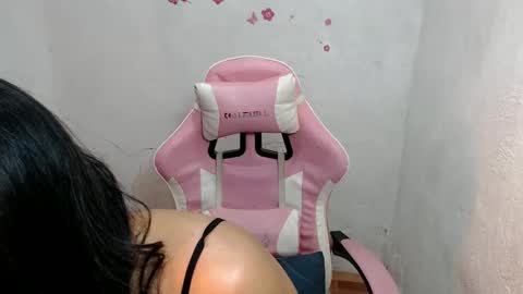  Lovie  online show from February 2025 06:35:02 PM