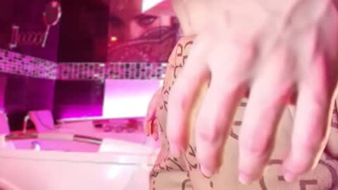 Small Hot19 online show from January 2026 09:23:02 AM