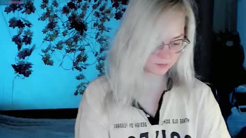 Snapshot of smallimpmeili chatting on November 2025 07:16:02 PM smallimpmeili online show from November 2025 07:16:02 PM