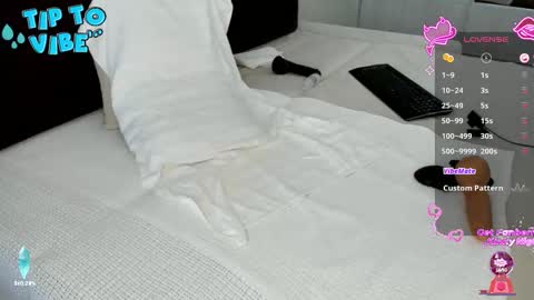 Snapshot of smallnipples chatting on February 2026 05:28:02 AM Alex online show from February 2026 05:28:02 AM