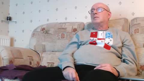 Snapshot of smallsteve562 chatting on October 2025 08:10:01 PM Steve online show from October 2025 08:10:01 PM