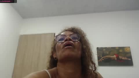 Snapshot of smilet_milf chatting on December 2024 04:27:02 PM Smileth online show from December 2024 04:27:02 PM