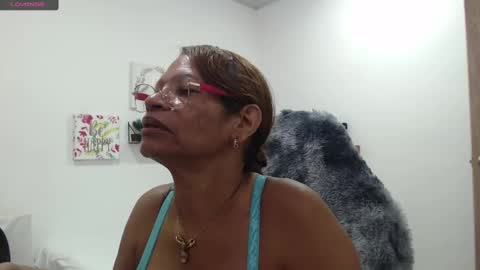 Snapshot of smilet_milf chatting on September 2025 12:53:01 PM Smileth online show from September 2025 12:53:01 PM