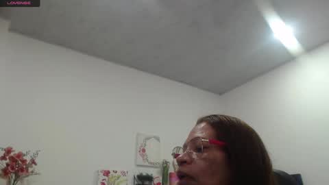 Snapshot of smilet_milf chatting on October 2025 01:31:02 PM Smileth online show from October 2025 01:31:02 PM