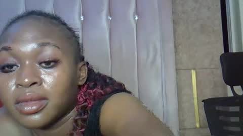 smiley_berry online show from November 2025 02:14:01 AM