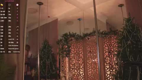 Mia online show from December 2025 05:54:01 PM