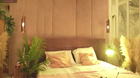 Mia online show from March 2026 05:13:02 AM