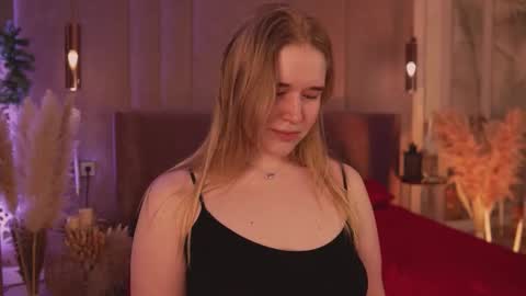 Mia online show from March 2026 05:11:01 AM