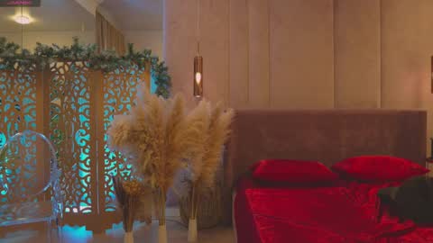 Mia online show from April 2026 05:05:01 AM