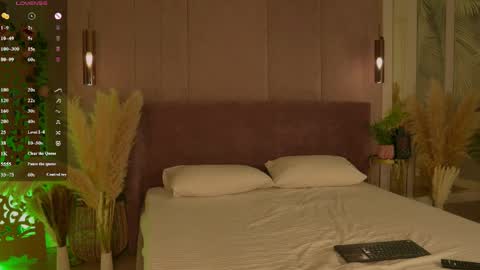 Mia online show from April 2026 05:25:01 AM