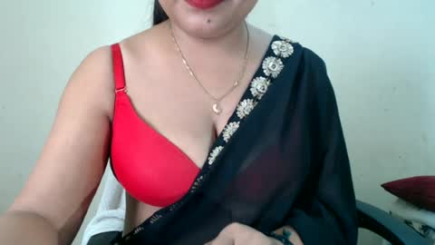 Snapshot of smiley_queen99 chatting on June 2026 02:25:01 AM smiley online show from June 2026 02:25:01 AM