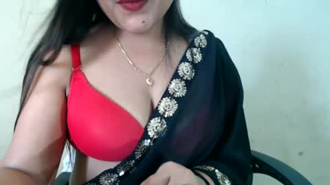 Snapshot of smiley_queen99 chatting on June 2026 04:20:01 AM smiley online show from June 2026 04:20:01 AM