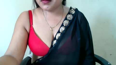 Snapshot of smiley_queen99 chatting on July 2026 03:35:01 AM smiley online show from July 2026 03:35:01 AM