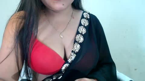 Snapshot of smiley_queen99 chatting on July 2026 03:44:01 AM smiley online show from July 2026 03:44:01 AM