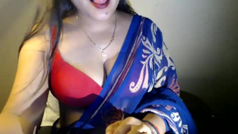 Snapshot of smiley_queen99 chatting on July 2026 05:38:02 PM smiley online show from July 2026 05:38:02 PM