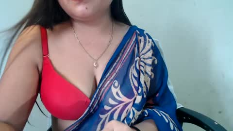Snapshot of smiley_queen99 chatting on July 2026 02:16:01 AM smiley online show from July 2026 02:16:01 AM
