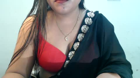 Snapshot of smiley_queen99 chatting on July 2026 04:49:02 AM smiley online show from July 2026 04:49:02 AM
