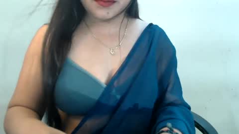 Snapshot of smiley_queen99 chatting on July 2026 06:33:02 AM smiley online show from July 2026 06:33:02 AM