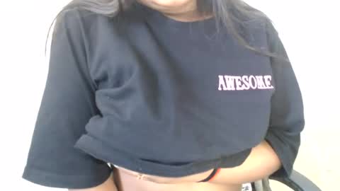 Snapshot of smiley_queen99 chatting on July 2026 06:57:02 AM smiley online show from July 2026 06:57:02 AM