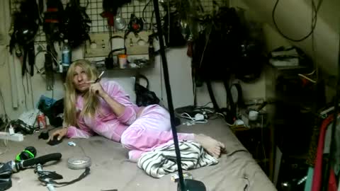 smokeslut365 online show from July 2026 12:32:02 AM