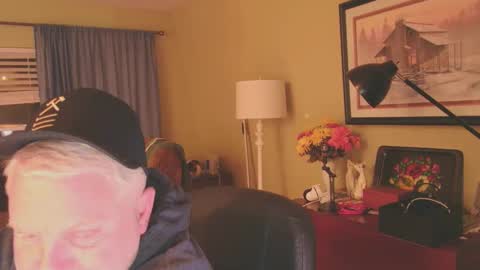 Snapshot of smokymountanman chatting on December 2025 02:31:01 AM smokymountanman online show from December 2025 02:31:01 AM