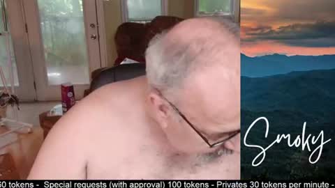 Snapshot of smokymountanman chatting on June 2026 11:35:01 PM smokymountanman online show from June 2026 11:35:01 PM