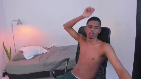 snak_master1 online show from October 2025 06:05:01 PM