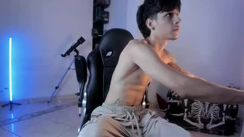 snakebutterfly online show from October 2025 06:03:01 AM