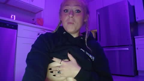 Snapshot of sneakyalicek chatting on September 2025 01:38:02 AM sneakyalicek online show from September 2025 01:38:02 AM