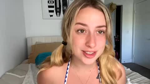 Snapshot of sneakysadie chatting on February 2025 06:31:01 PM Sneaky Sadie online show from February 2025 06:31:01 PM