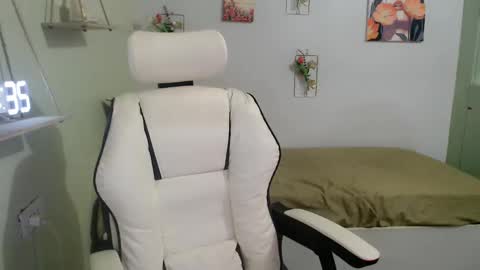 snow_2000 online show from December 2024 08:28:02 AM