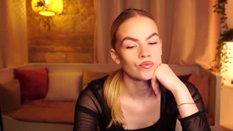 Snapshot of snowbarbieee chatting on September 2025 09:02:01 AM Hanna online show from September 2025 09:02:01 AM