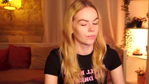 Snapshot of snowbarbieee chatting on October 2025 08:44:01 AM Hanna online show from October 2025 08:44:01 AM