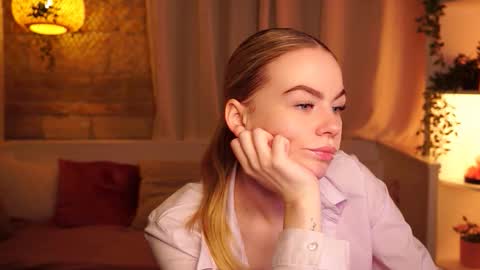 Snapshot of snowbarbieee chatting on October 2025 07:51:01 AM Hanna online show from October 2025 07:51:01 AM