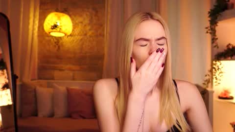 Snapshot of snowbarbieee chatting on October 2025 08:37:02 AM Hanna online show from October 2025 08:37:02 AM
