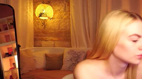 Hanna online show from November 2025 09:42:02 AM