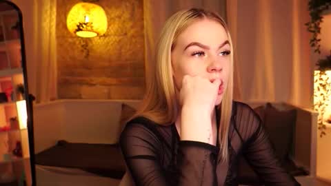 Hanna online show from November 2025 09:42:02 AM